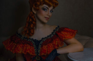 Escape Room Helsinki-Lady in Red